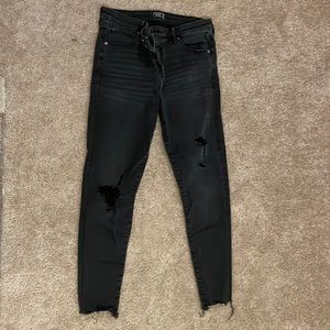Simone High Rise Super Skinny Abercrombie jean.Black, ripped, lightly used.32/14